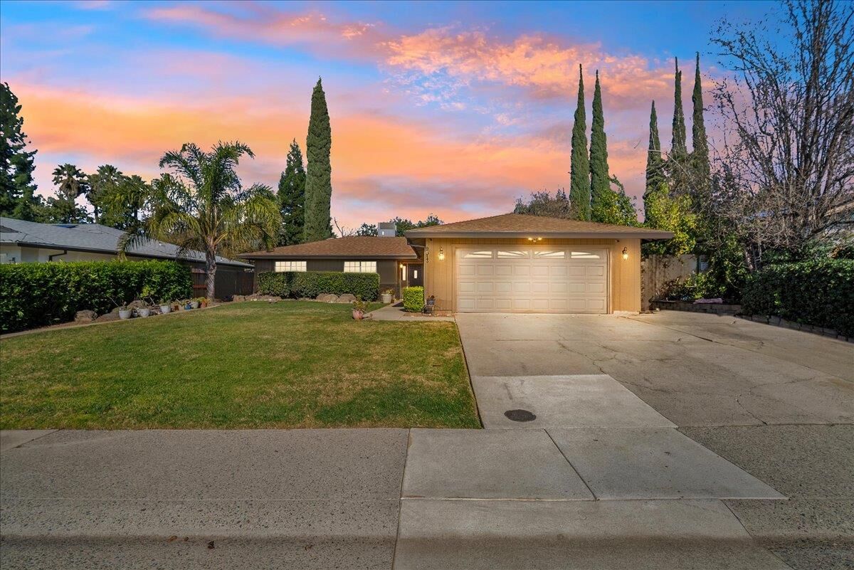 Property Photo:  9013 Green River Way  CA 95662 