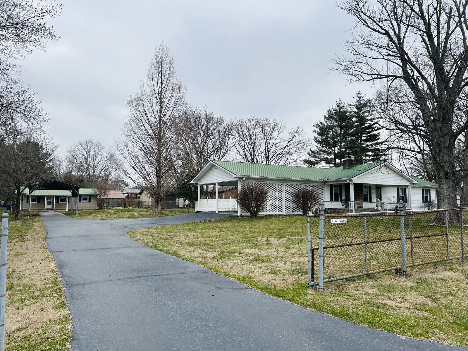 Property Photo:  401 Hillcrest Rd  TN 37355 