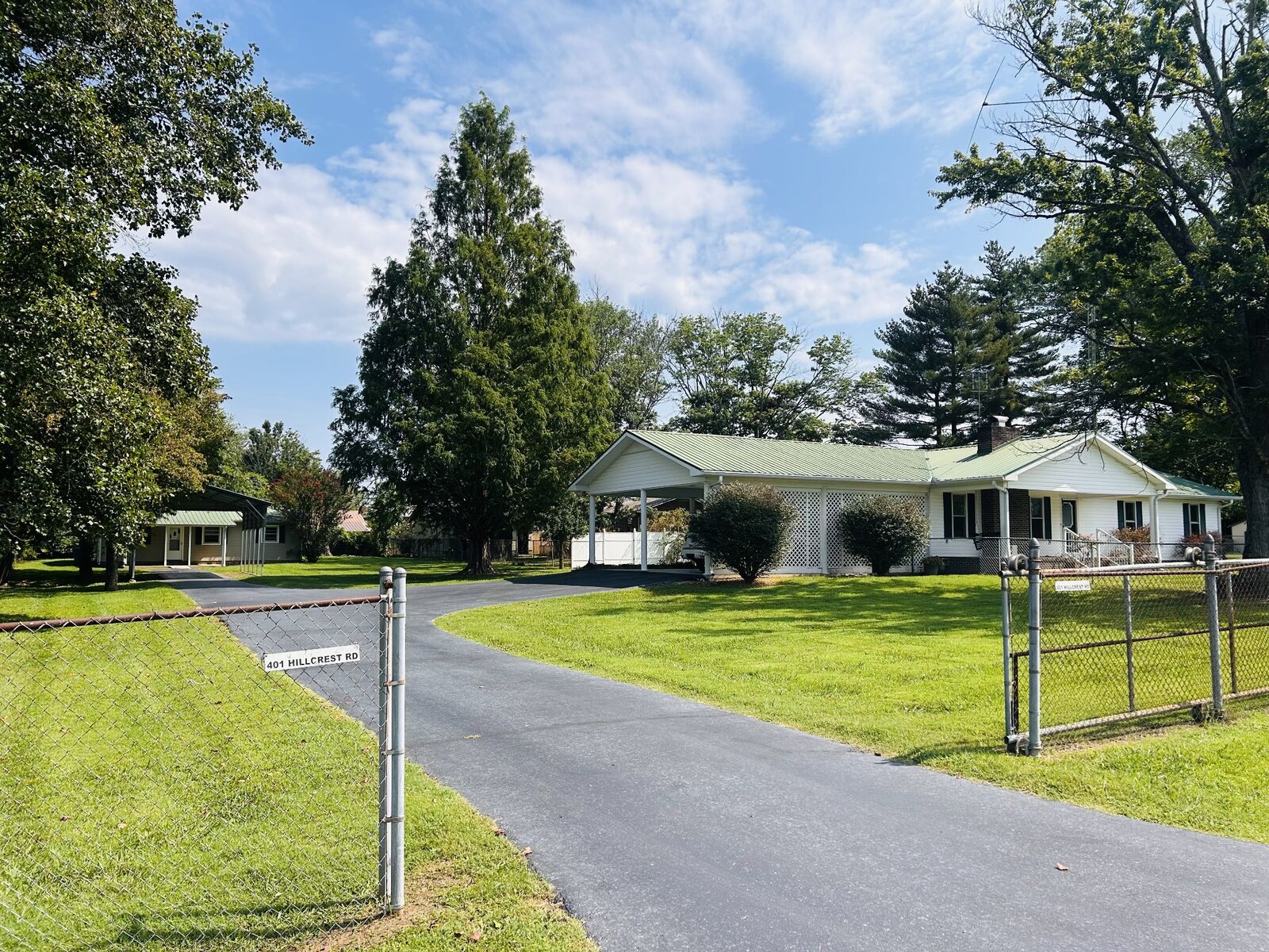 Property Photo: 401 Hillcrest Rd TN 37355