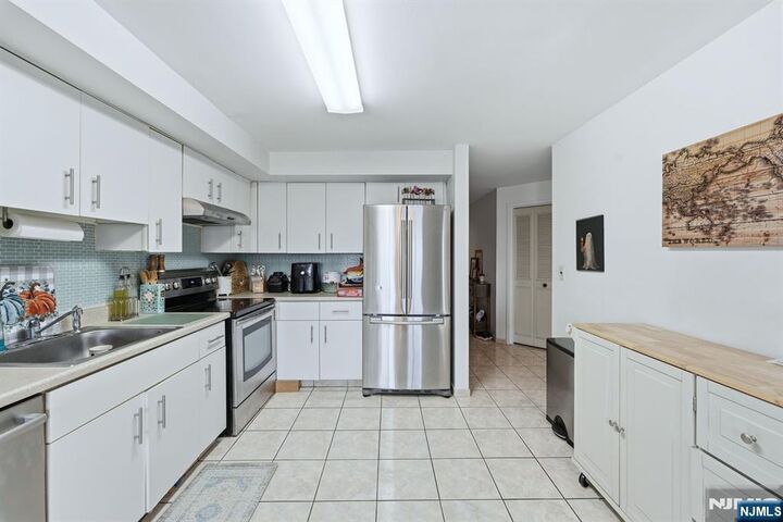 Property Photo:  320 Anderson Avenue 1B  NJ 07022 