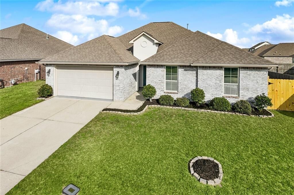 Property Photo: 320 E Lake Drive LA 70461