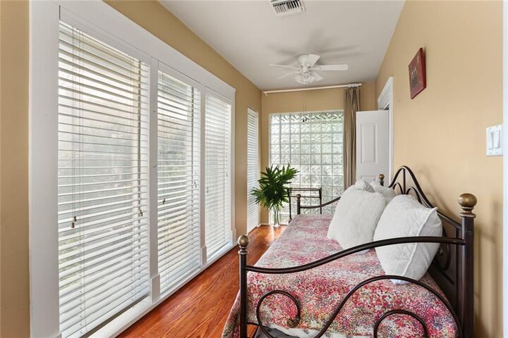 Property Photo:  2725 Chestnut Street  LA 70130 