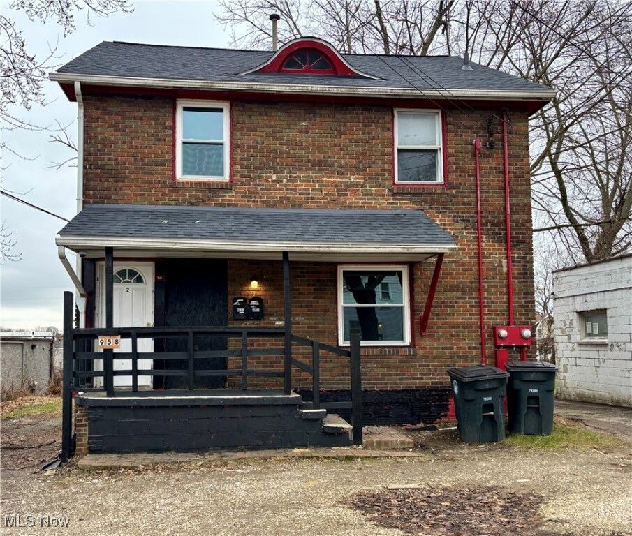 Property Photo: 958 E Wilbeth Road 1 OH 44306