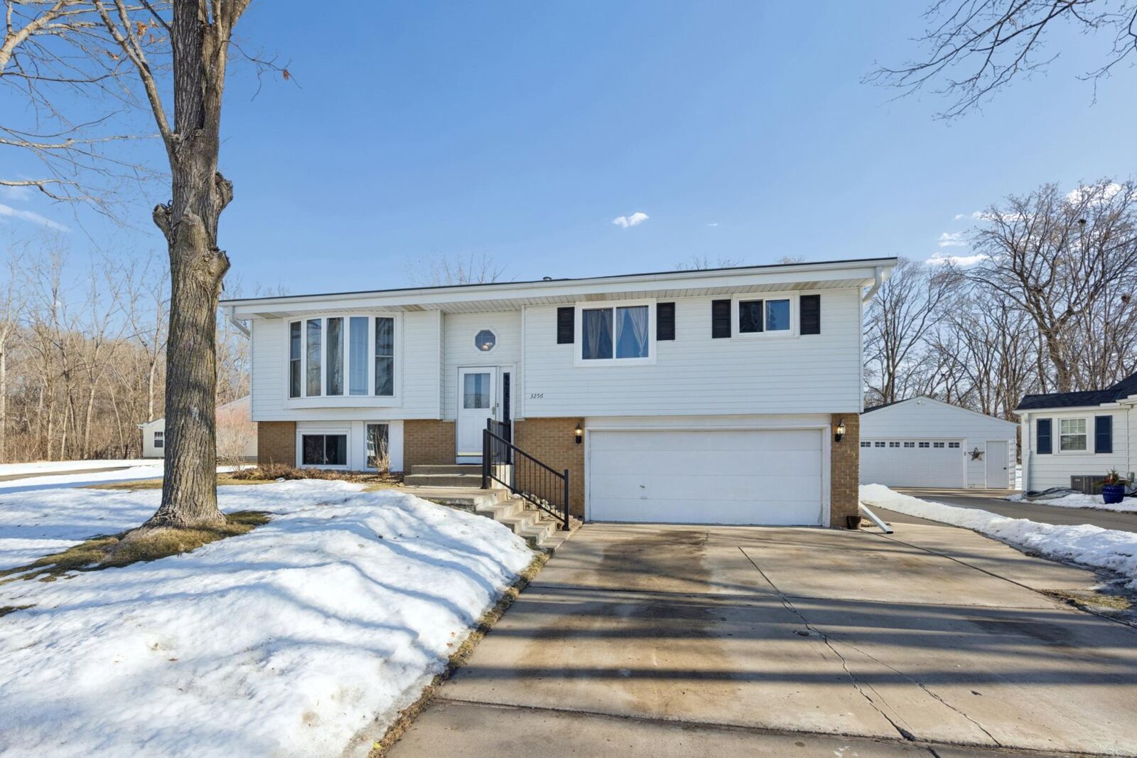 Property Photo:  3256 Hampshire Avenue N  MN 55427 