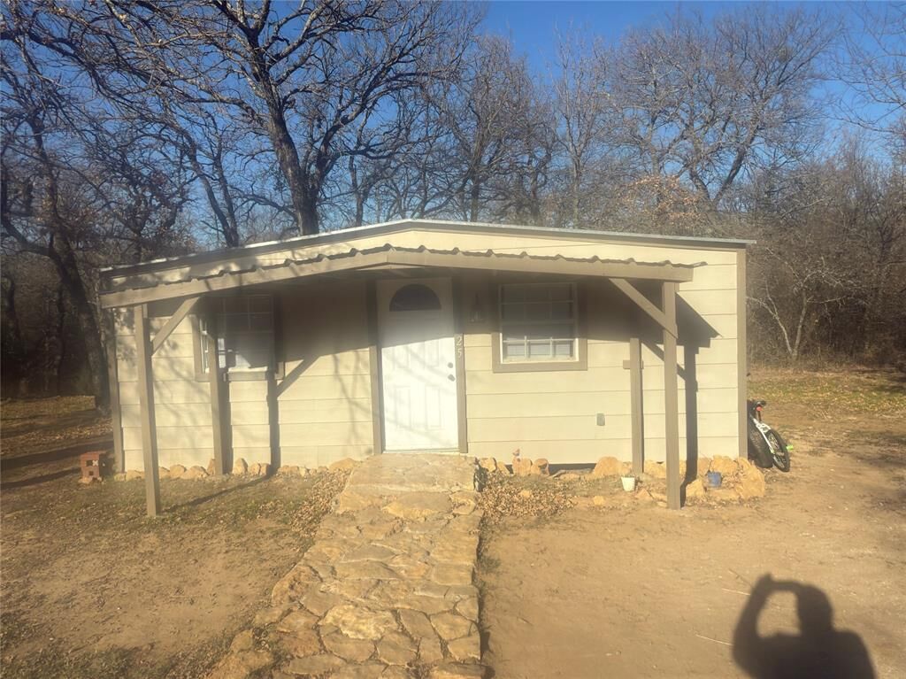 Property Photo:  625 County Road 4369  TX 76234 