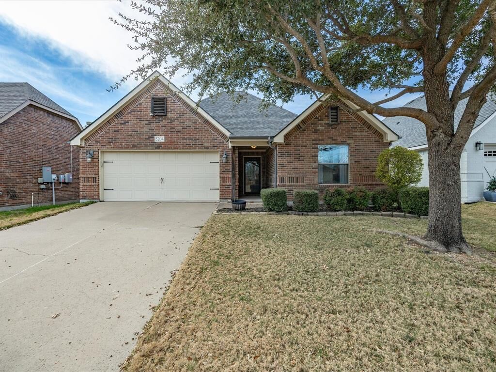 Property Photo:  5204 Agave Way  TX 76126 