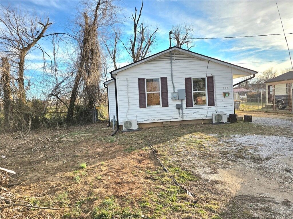 Property Photo:  926 Maple Street  AR 72756 