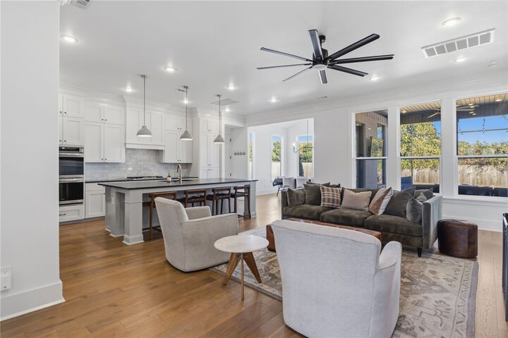 Property Photo:  5615 S 58th Street  AR 72758 