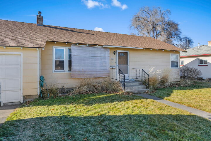 Property Photo:  639 NW 8th Street  OR 97756 