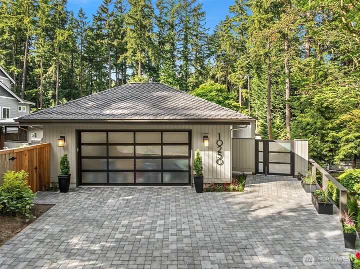 Property Photo:  10250 SE 21st Street  WA 98004 