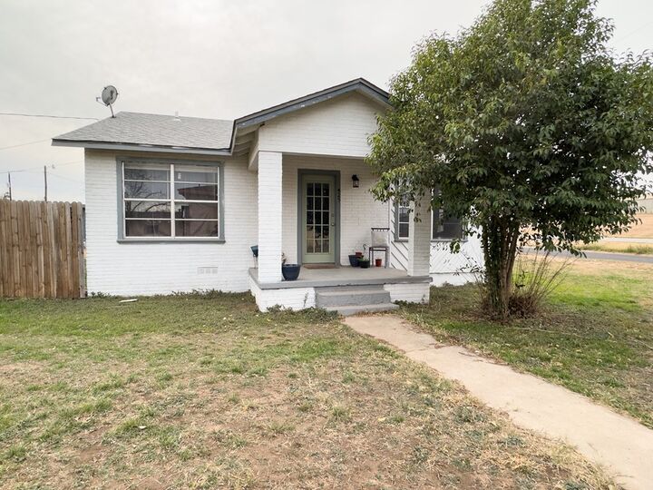 Property Photo:  425 N Garfield St  TX 76901 