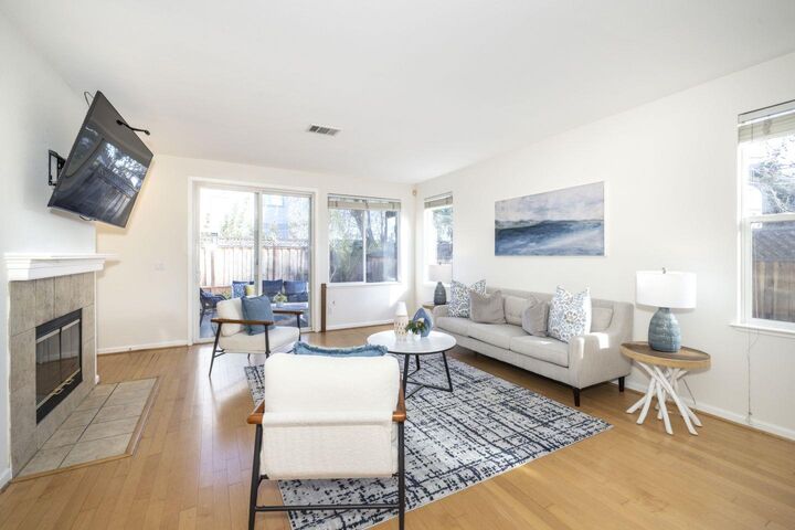 Property Photo:  939 Oakes Street  CA 94303 