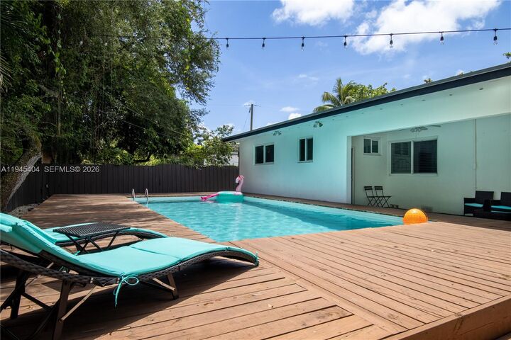 Property Photo: 14325 NE 8th Ave FL 33161