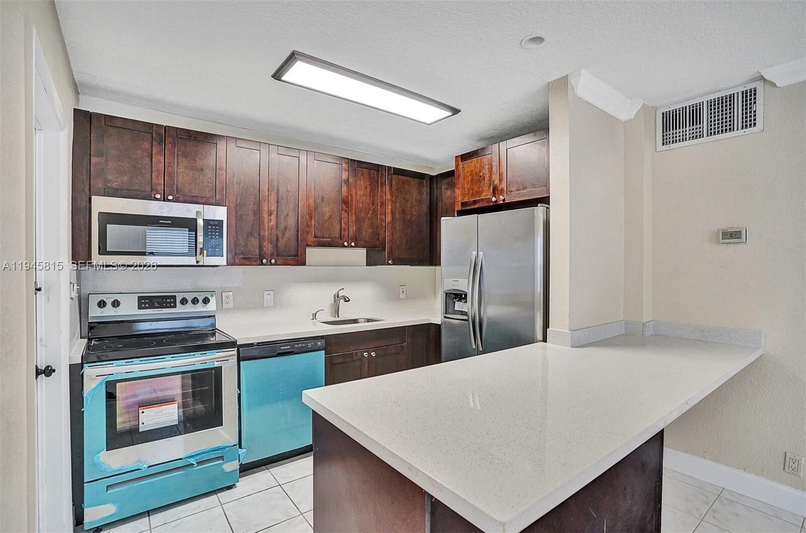 Property Photo:  601 SE 5th Ct 110  FL 33301 