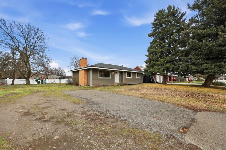 Property Photo: 11619 E Buckeye Ave WA 99206