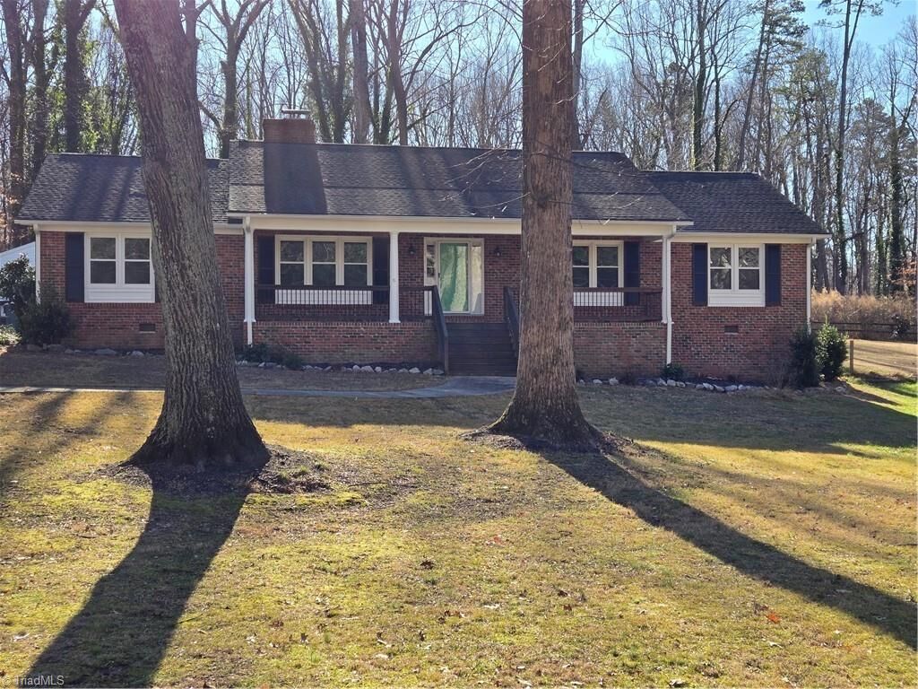 Property Photo:  207 Buttercup Drive  NC 27282 