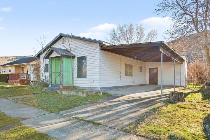 Property Photo:  332 High Street  WA 99347 