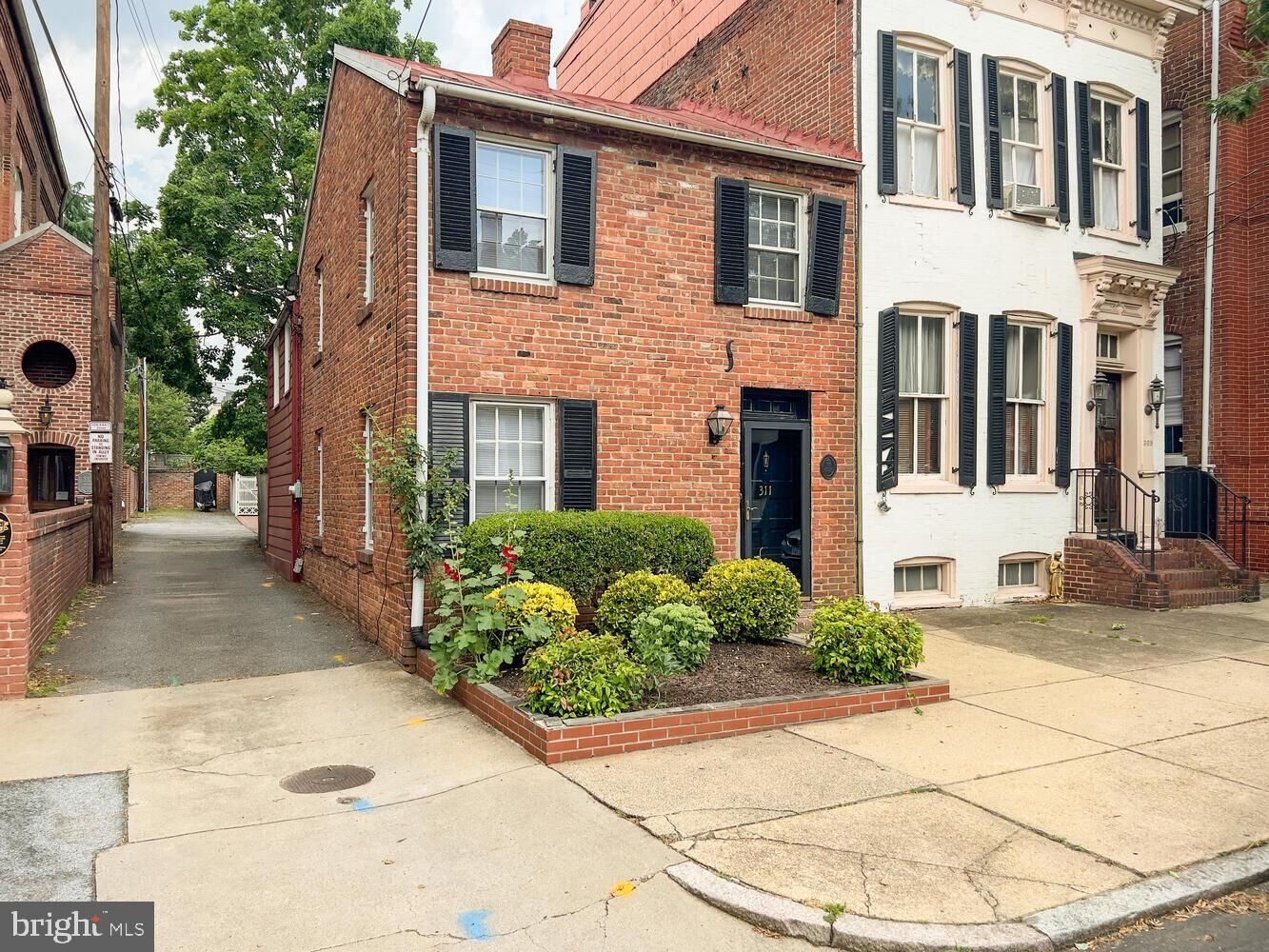 Property Photo:  311 Duke Street  VA 22314 