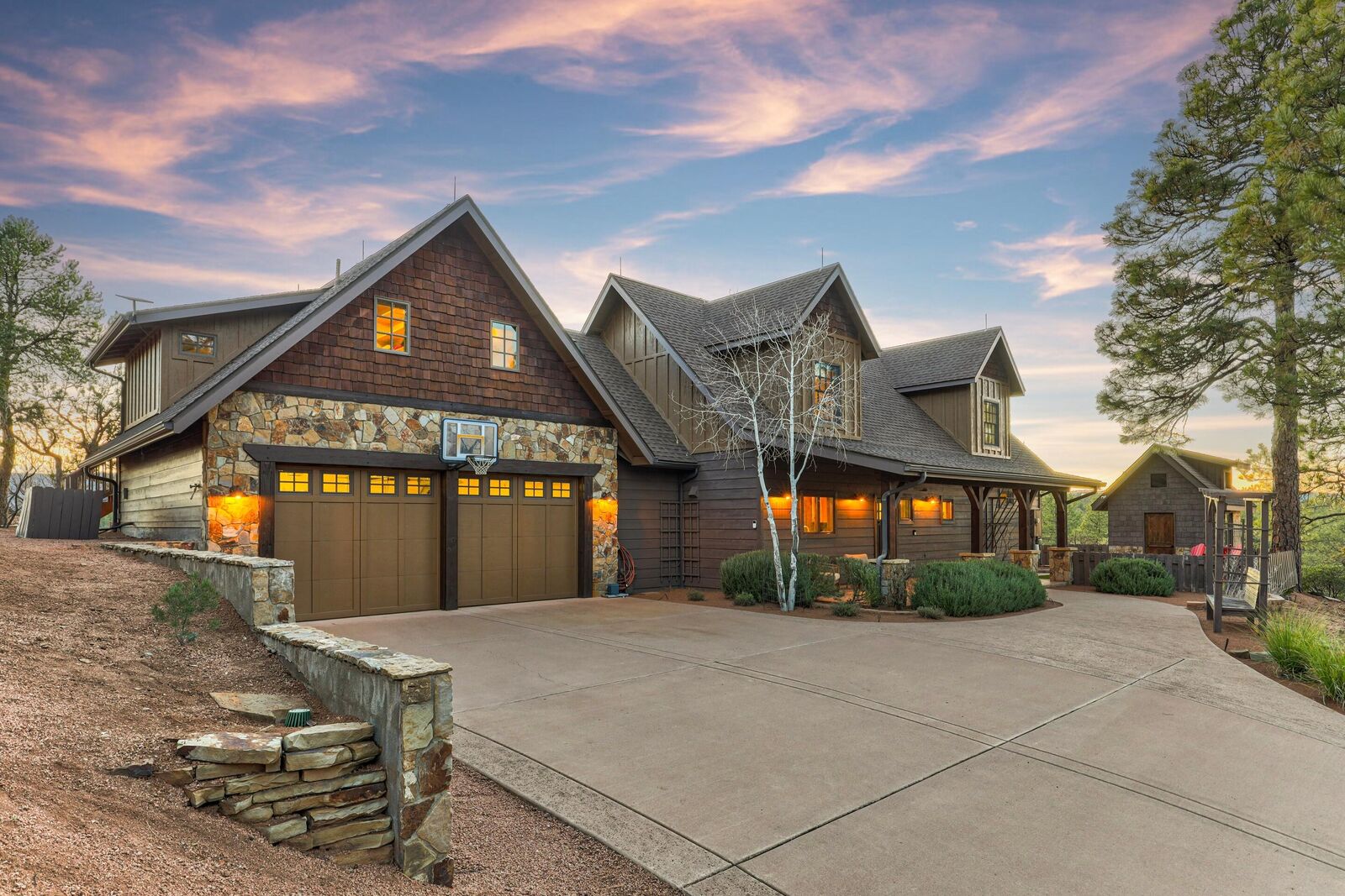 Property Photo: 105 E Pine Ridge Dr AZ 85541