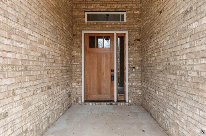 Property Photo:  203 Londie Lane  GA 31066-4999 