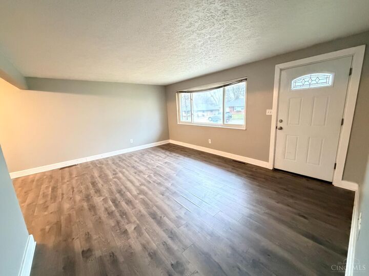 Property Photo:  1018 Winding Way  OH 45036 