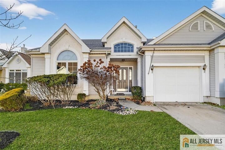 Property Photo:  12 Wellington Place  NJ 08831 