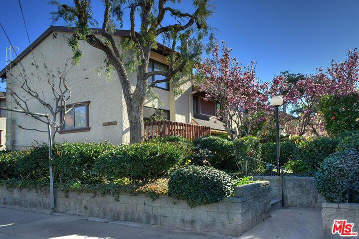 Property Photo:  13942 Oxnard St  CA 91401 