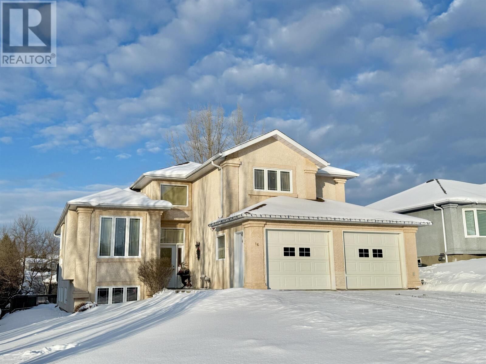 Property Photo:  16 Pine Ridge Dr  ON P9N 4H6 