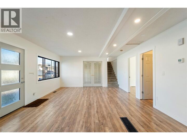 Property Photo:  230 Fairview Avenue  BC V2B 1E9 