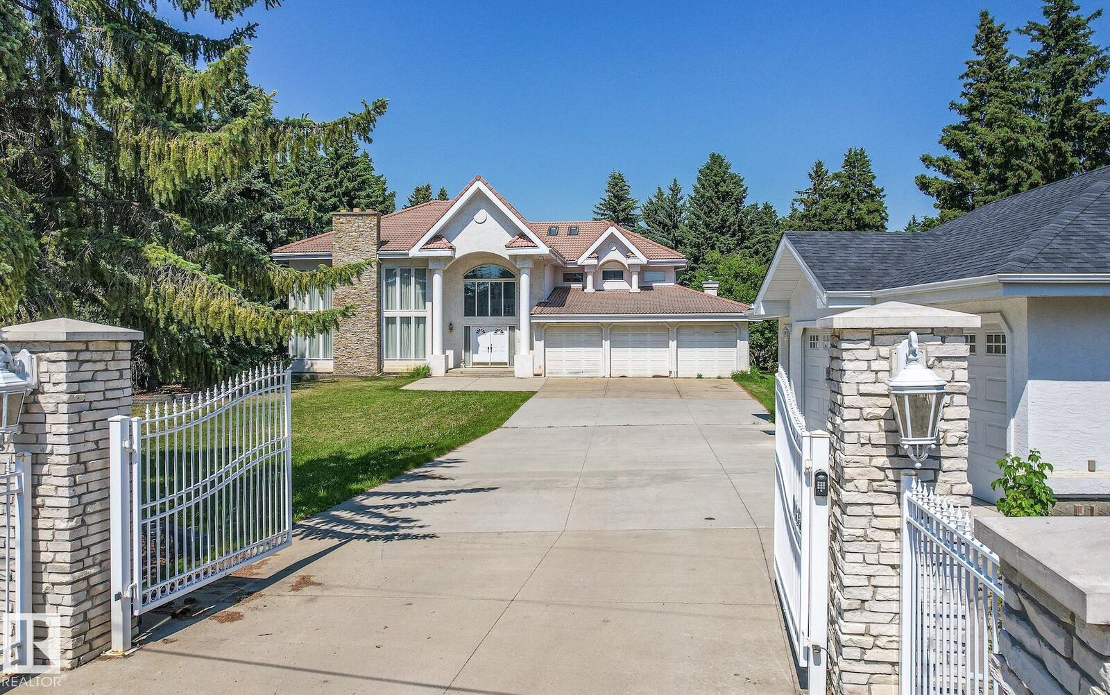 Property Photo:  10812 5 Avenue SW  AB T6W 1A2 