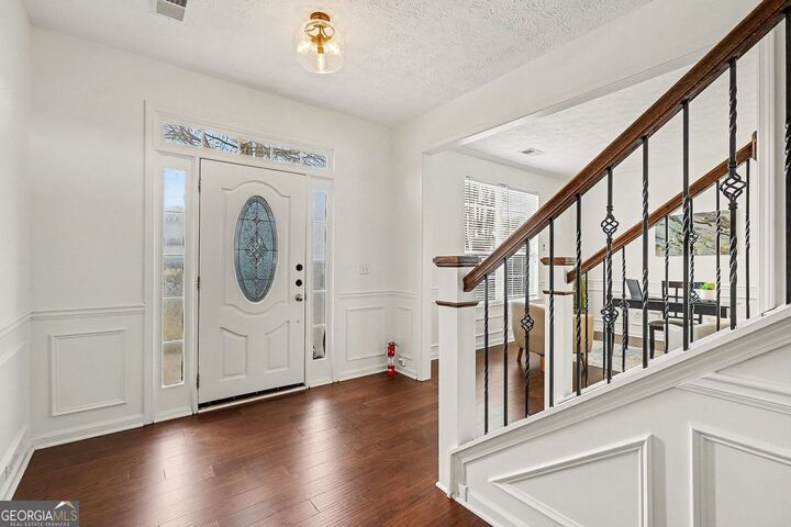 Property Photo: 3184 Elmwood Court GA 30349