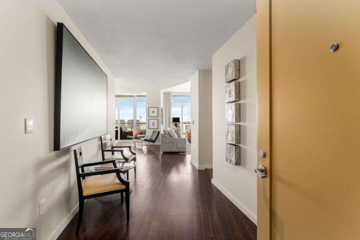 Property Photo:  3325 Piedmont Road NE 2006  GA 30305 