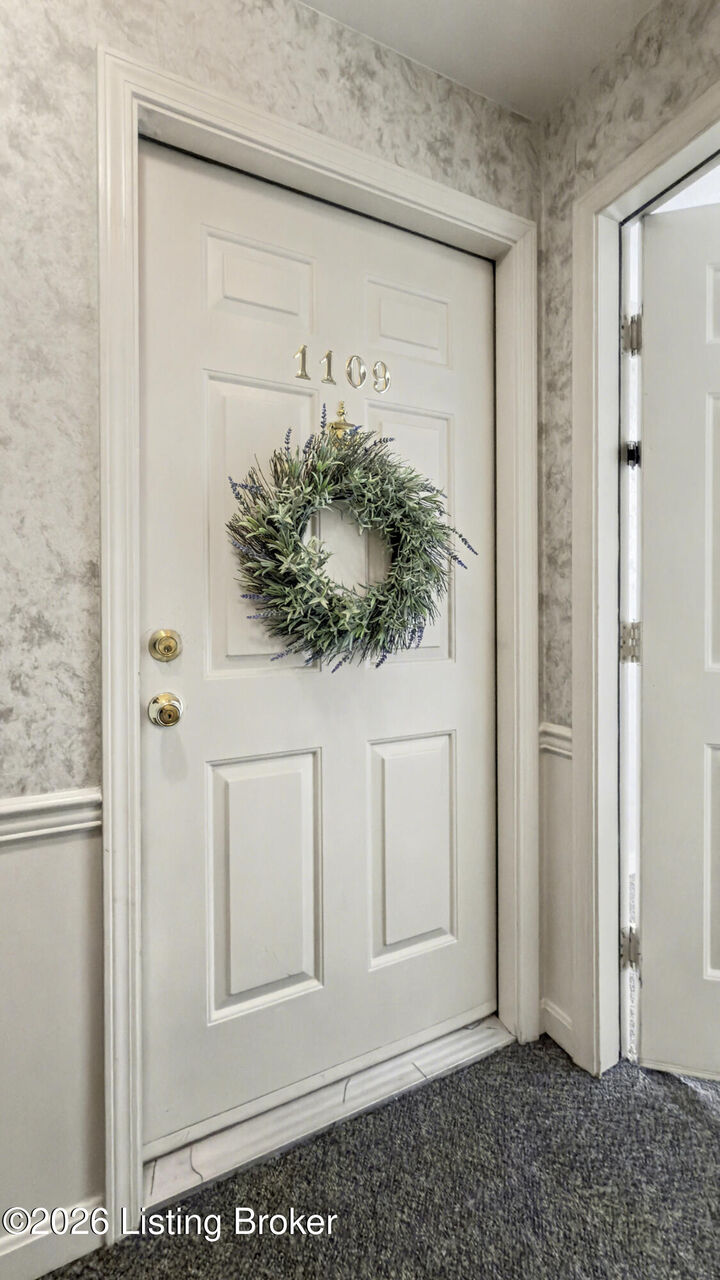 Property Photo: 1109 Donard Park Ave KY 40218