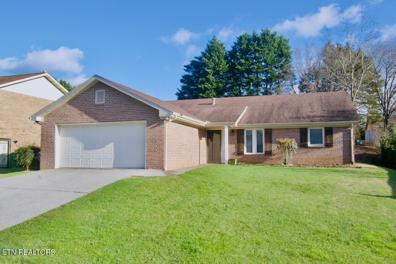 Property Photo:  1418 Carowinds Circle  TN 37803 