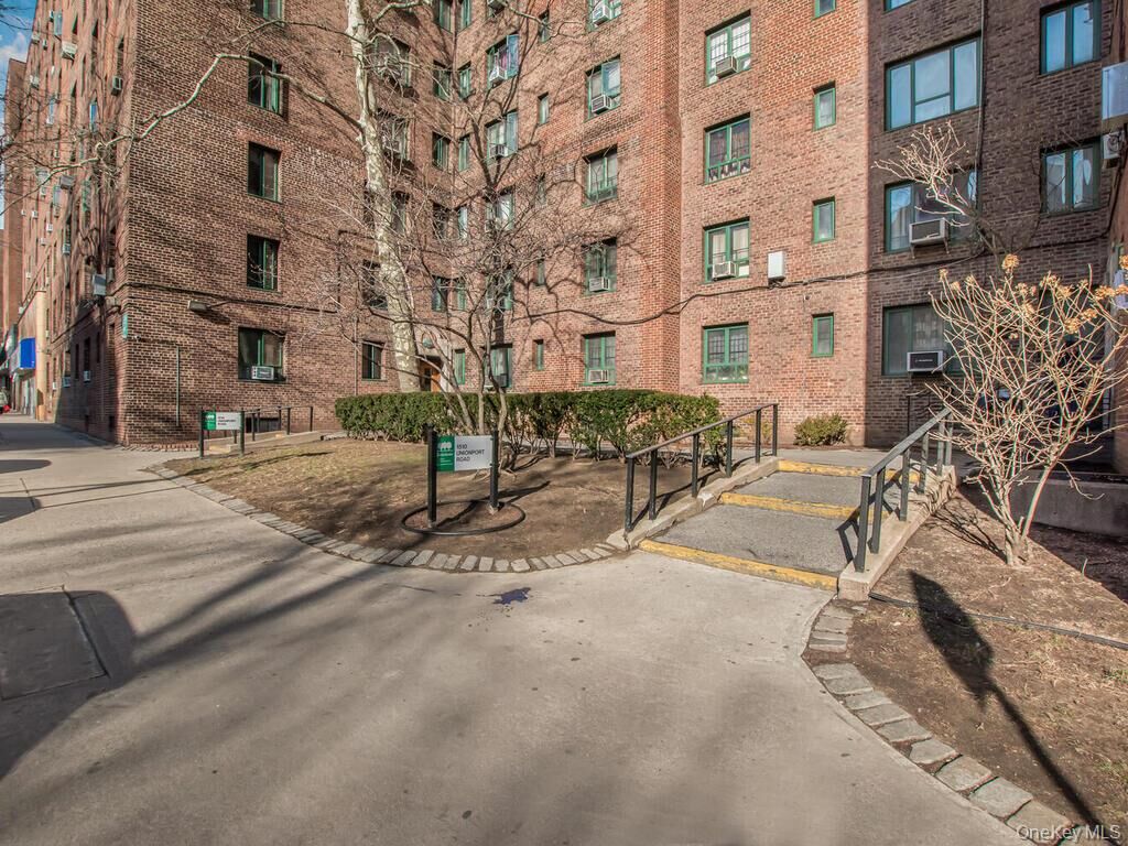 Property Photo:  1510 Unionport Road Me  NY 10462 