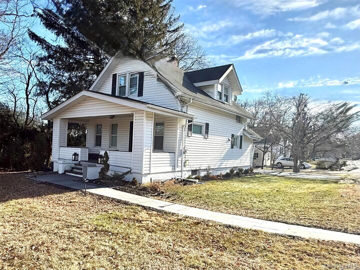 Property Photo:  12 E Nauraushaun Avenue  NY 10965 