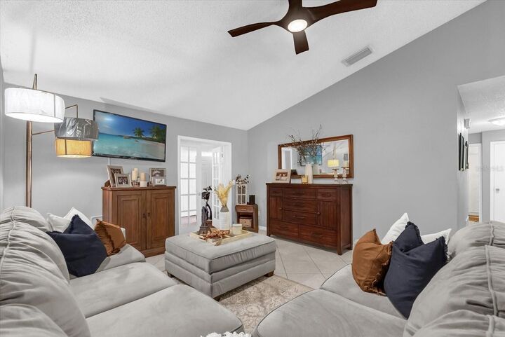 Property Photo: 5407 Conway Oaks Court FL 32812