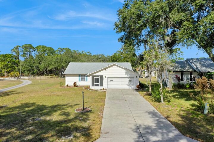 Property Photo: 1409 New Abbey Avenue FL 34788