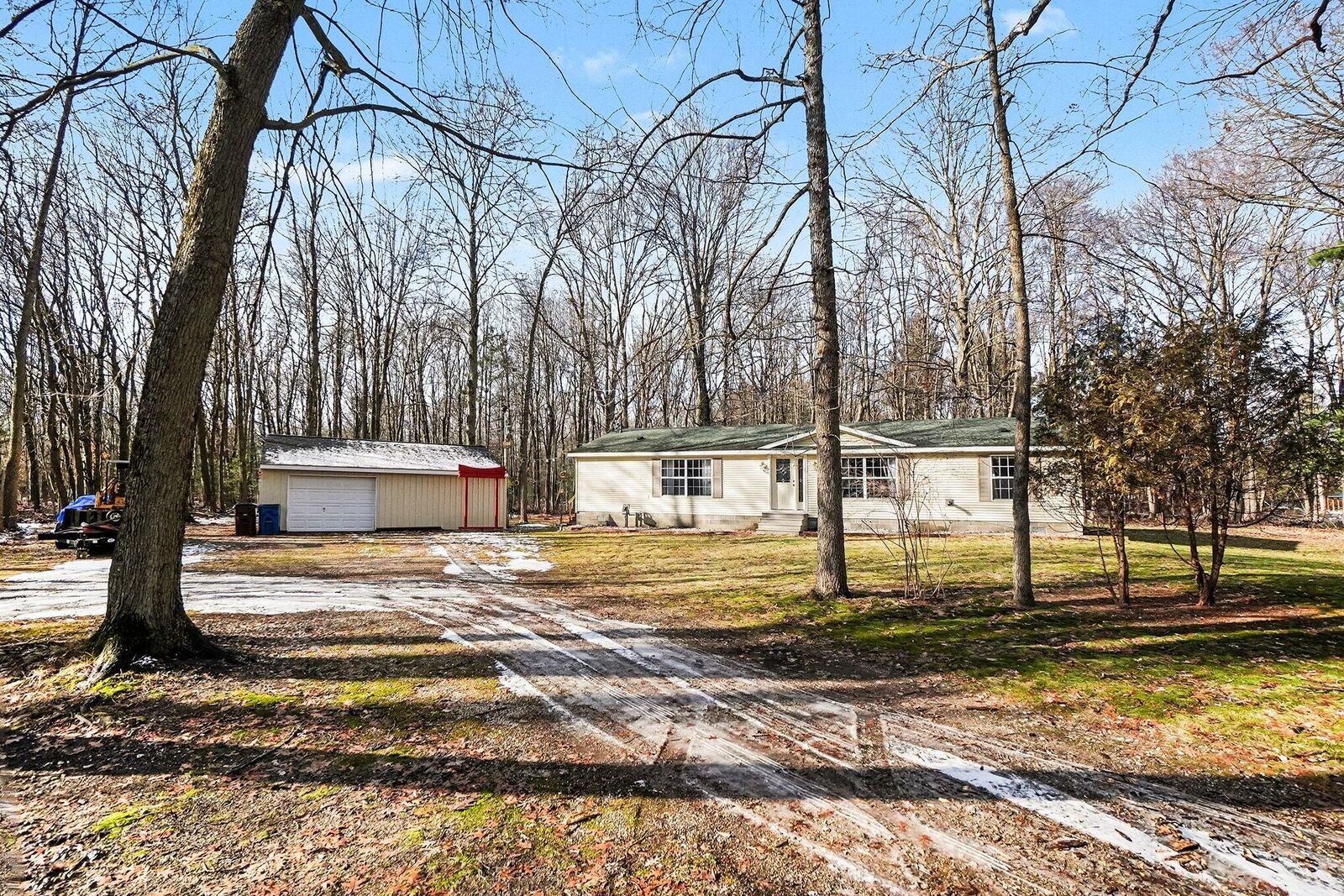 Property Photo:  114 N Bossett Road  MI 49451 