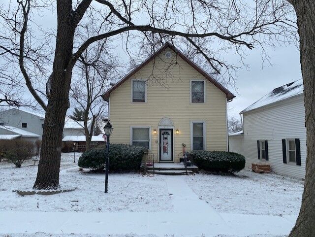 Property Photo:  215 W Devlin Street  IL 61362 