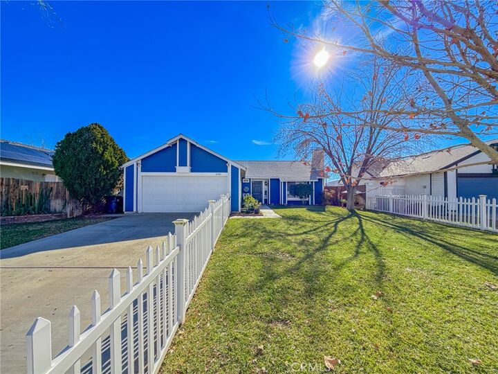 Property Photo:  646 Twinberry Lane  CA 93534 