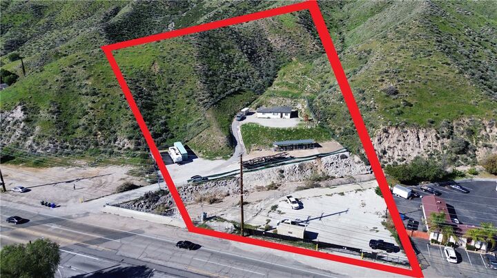 Property Photo:  17559 Sierra Highway  CA 91351 