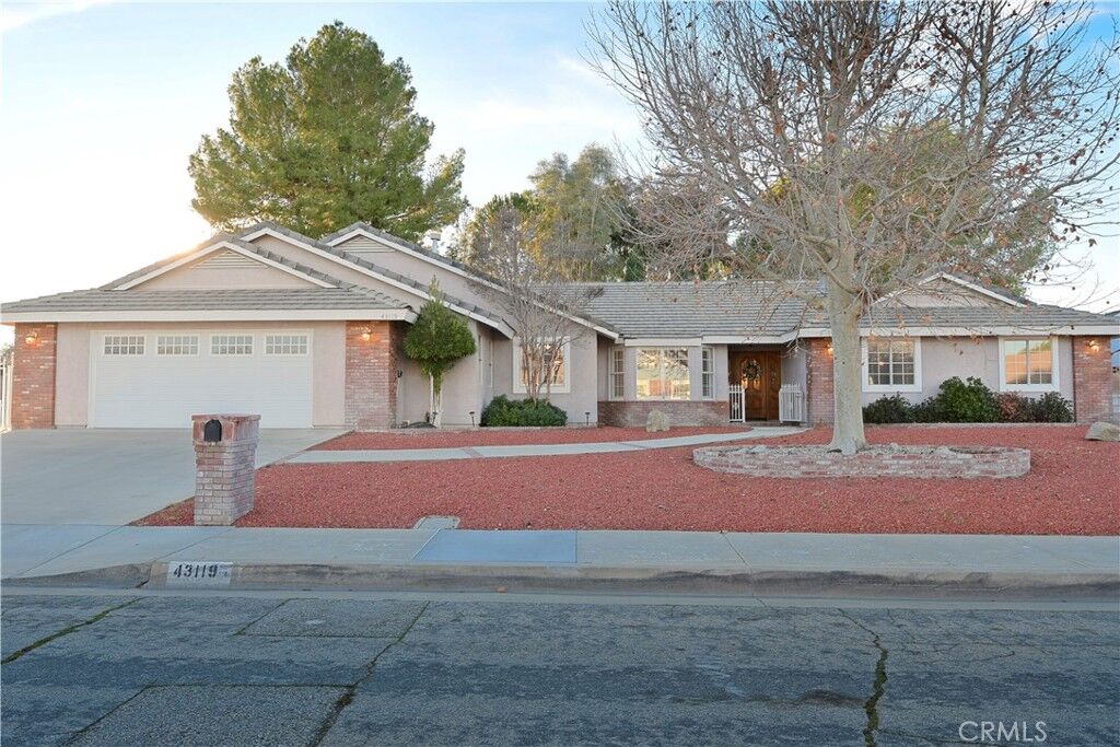 Property Photo: 43119 Roulette CA 93536