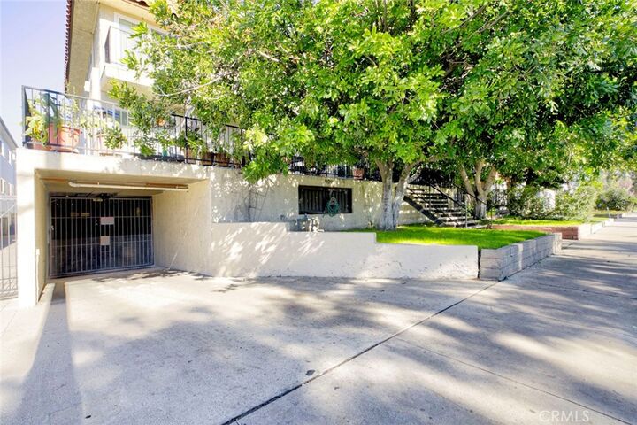 Property Photo:  909 E Garfield Avenue 4  CA 91205 