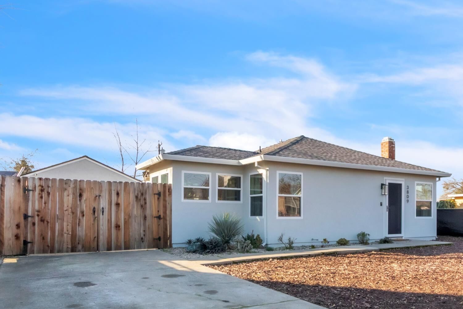 Property Photo:  3809 Ivy Street  CA 95838 
