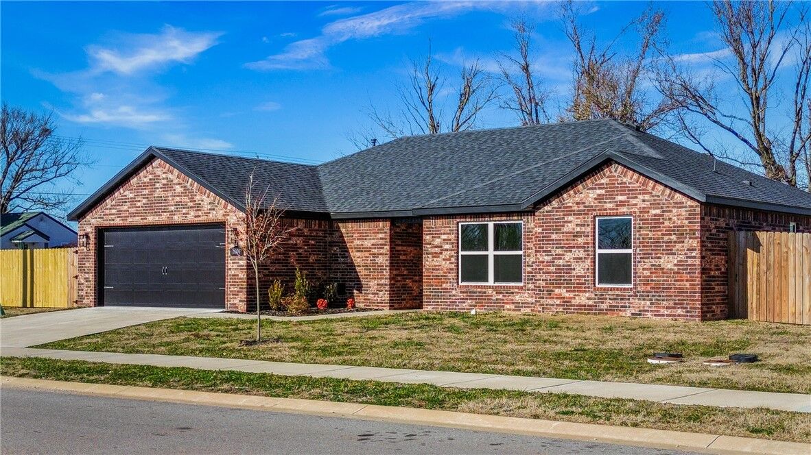 Property Photo: 1000 Autumn Royal Avenue AR 72745