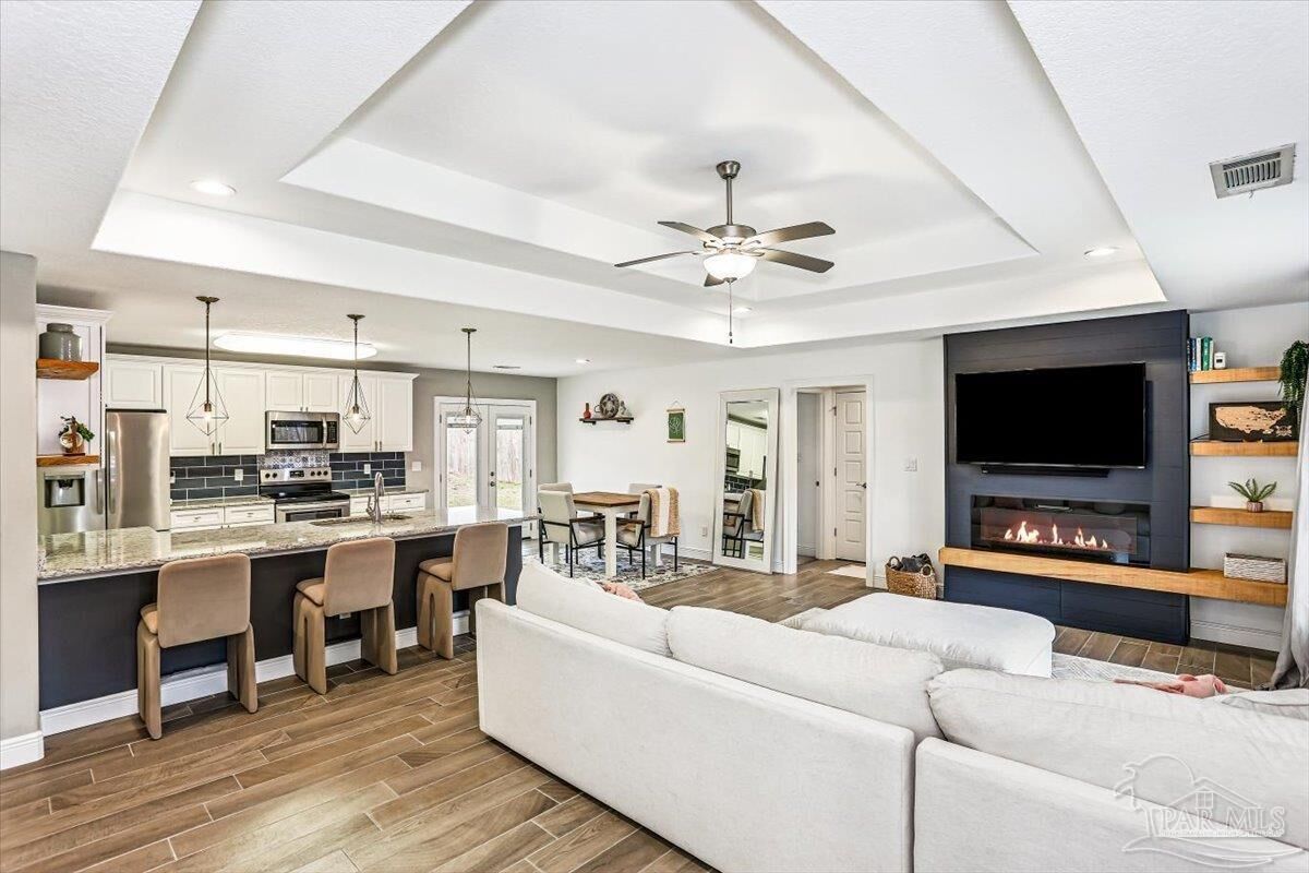 Property Photo:  5063 Bonita Ave  FL 32563 