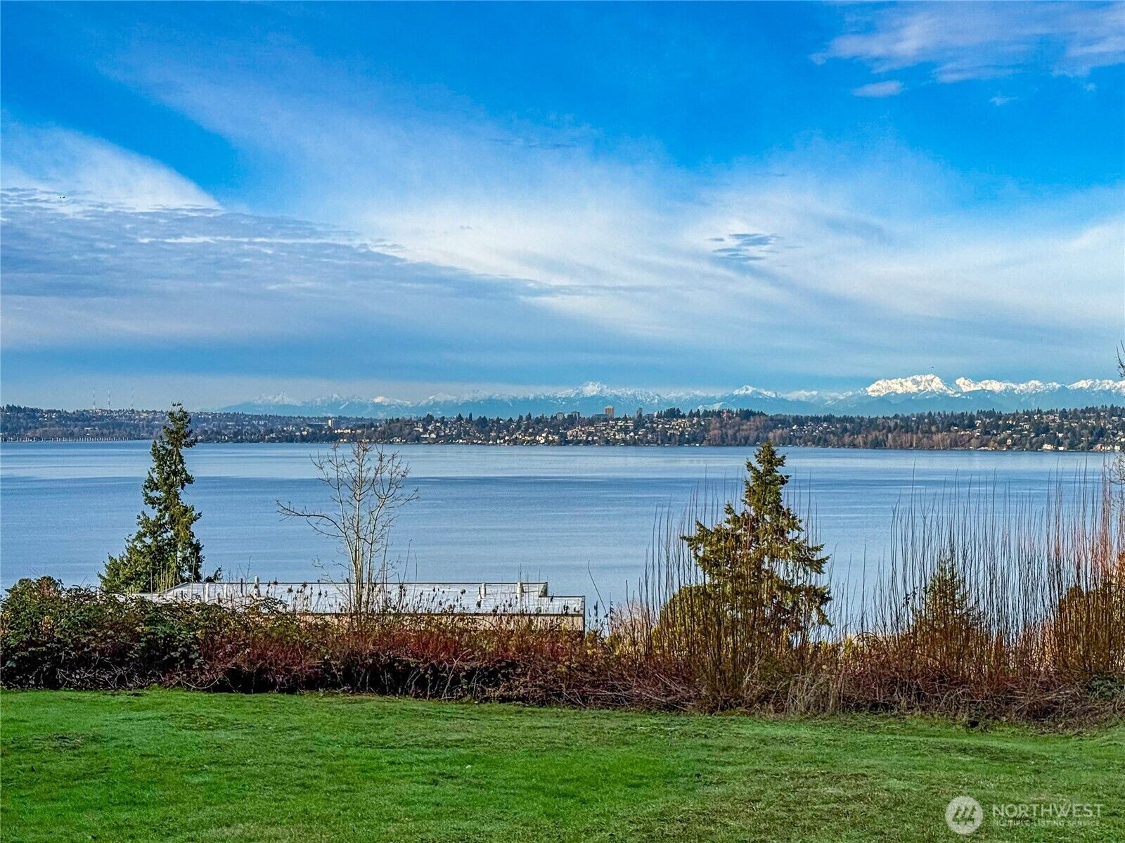 Property Photo:  5833  104th Avenue NE  WA 98033 