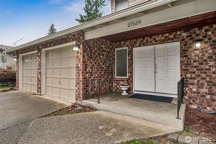 Property Photo:  27519  144th Avenue SE  WA 98042 