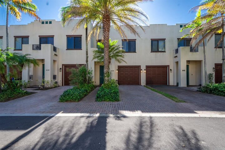 Property Photo:  1638 SW 33rd Court  FL 33315 